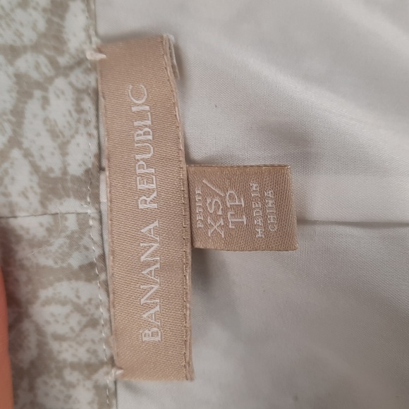 Banana Republic cream & white patterned cowl neck sleeveless top, size XS petite - Picture 7 of 9